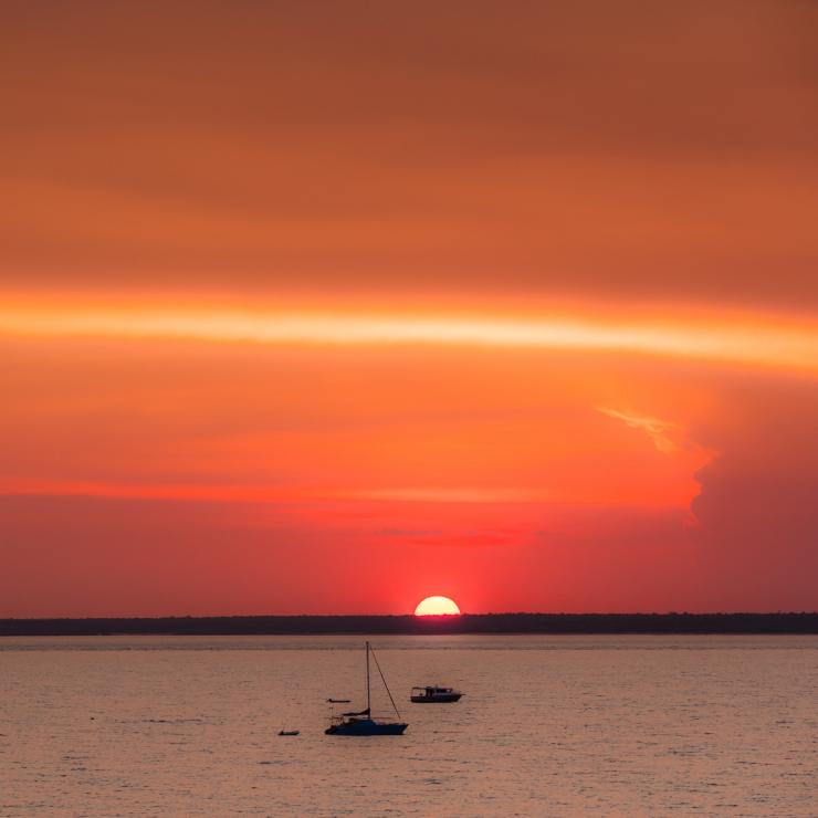 Bãi biển Mindil, Darwin, NT © Du lịch NT / Jules Ingall Bãi biển Mindil, Darwin, NT © Du lịch NT / Jules Ingall