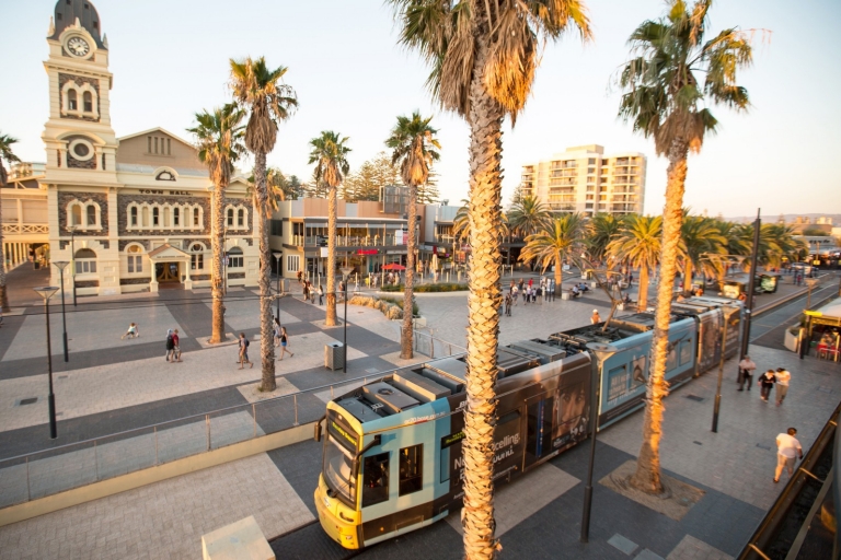 Xe điện, Quảng trường Moseley, Adelaide, SA © Tourism Australia Xe điện, Quảng trường Moseley, Adelaide, SA © Tourism Australia