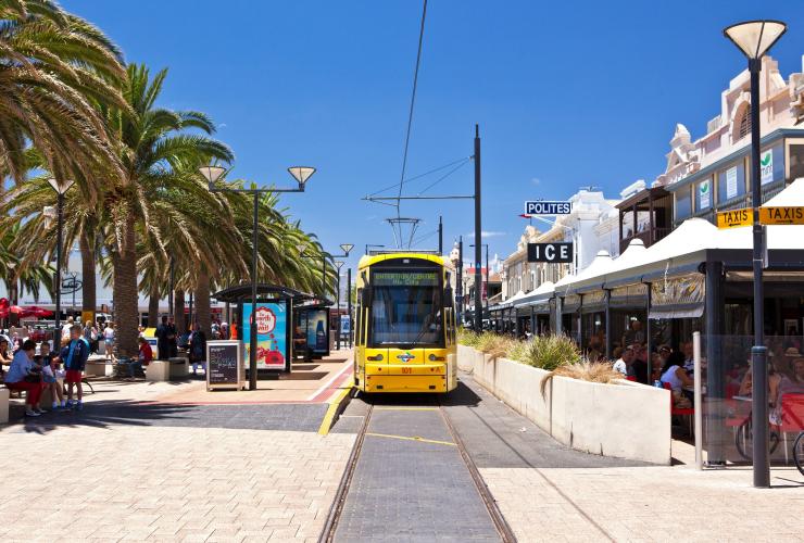 Xe điện, Đường cầu cảng, Adelaide, SA © Ủy ban Du lịch Nam Úc Xe điện, Đường cầu cảng, Adelaide, SA © Ủy ban Du lịch Nam Úc