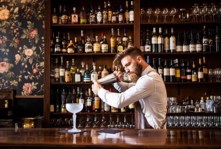 Bartender tại Đại lộ Điện ở Brisbane © Brisbane Tiếp thị Bartender tại Đại lộ Điện ở Brisbane © Brisbane Tiếp thị