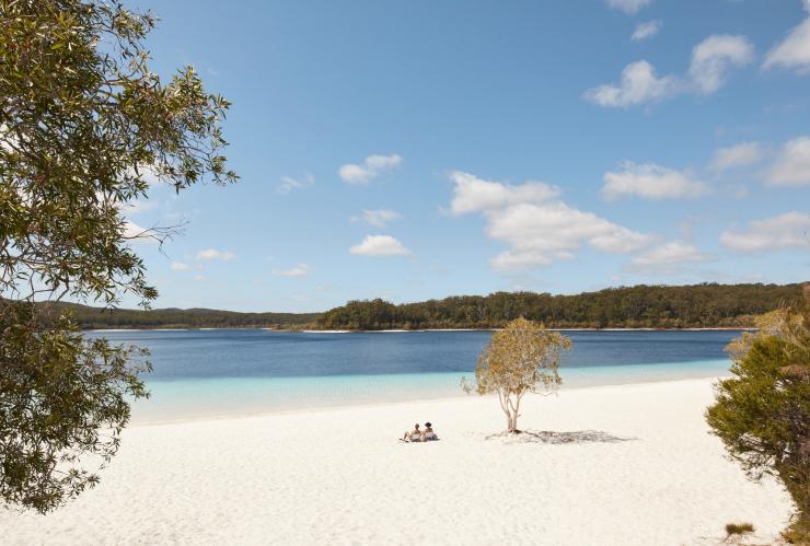 Hồ McKenzie, K'gari (Đảo Fraser), Du lịch và Sự kiện QLD © Queensland Hồ McKenzie, K'gari (Đảo Fraser), Du lịch và Sự kiện QLD © Queensland
