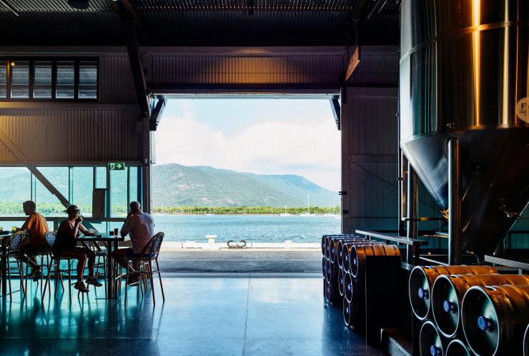 Bên ngoài Nhà máy bia Hemingway ở Cairns © Nhà máy bia Hemingway Cairns Wharf Bên ngoài Nhà máy bia Hemingway ở Cairns © Nhà máy bia Hemingway Cairns Wharf