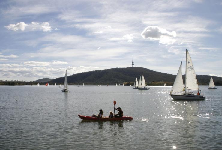 Hồ Burley Griffin, Canberra, ACT © VisitCanberra Hồ Burley Griffin, Canberra, ACT © VisitCanberra