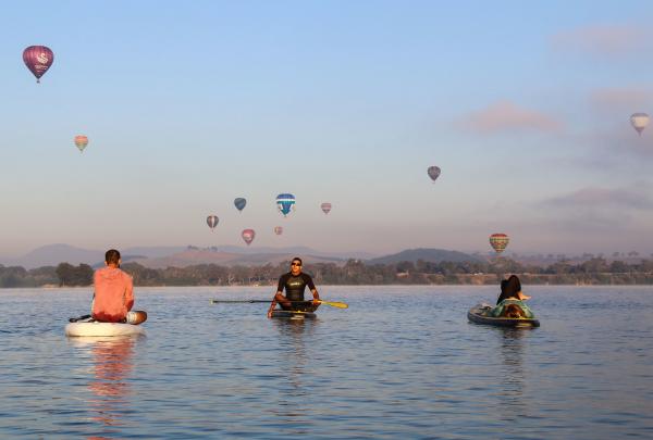 Ván chèo trên Hồ Burley Griffin ở Canberra © Ghé thămCanberra