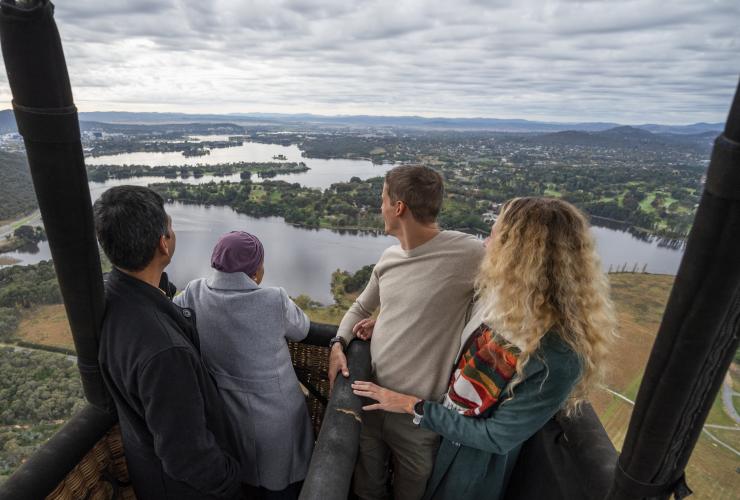 Khinh khí cầu trên cao, Canberra, ACT © Tourism Australia Khinh khí cầu trên cao, Canberra, ACT © Tourism Australia