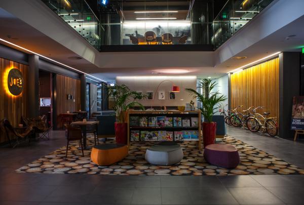 Khách sạn Đông, Canberra, ACT © VisitCanberra