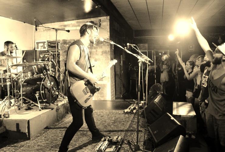  Ban nhạc sống tại Câu lạc bộ © Đường sắt Darwin Câu lạc bộ Đường sắt Darwin