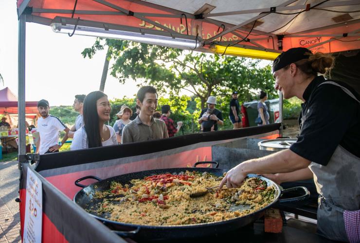 Chợ Hoàng hôn Bãi biển Mindil, Darwin, Du lịch Lãnh thổ © Bắc NT/Helen Orr Chợ Hoàng hôn Bãi biển Mindil, Darwin, Du lịch Lãnh thổ © Bắc NT/Helen Orr