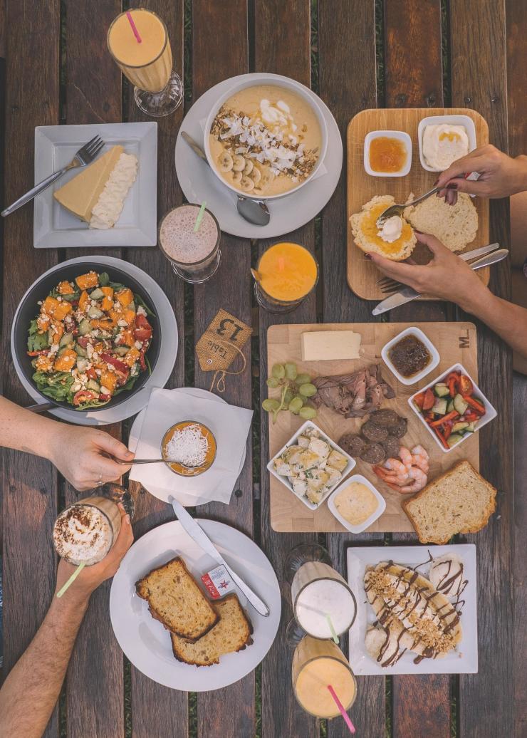 Bữa sáng tươi ngon, bữa nửa buổi, bữa trưa và món tráng miệng với các sản phẩm mới thu hoạch từ trang trại liền kề tại Crazy Acres Mango Farm & Café, Darwin Northern Territory. © Du lịch Lãnh thổ Bắc Bữa sáng tươi ngon, bữa nửa buổi, bữa trưa và món tráng miệng với các sản phẩm mới thu hoạch từ trang trại liền kề tại Crazy Acres Mango Farm & Café, Darwin Northern Territory. © Du lịch Lãnh thổ Bắc