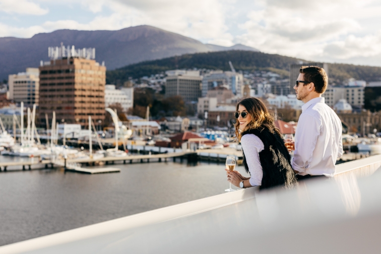 Cặp đôi tại MACq 01 ở Hobart © Adam Gibson Cặp đôi tại MACq 01 ở Hobart © Adam Gibson