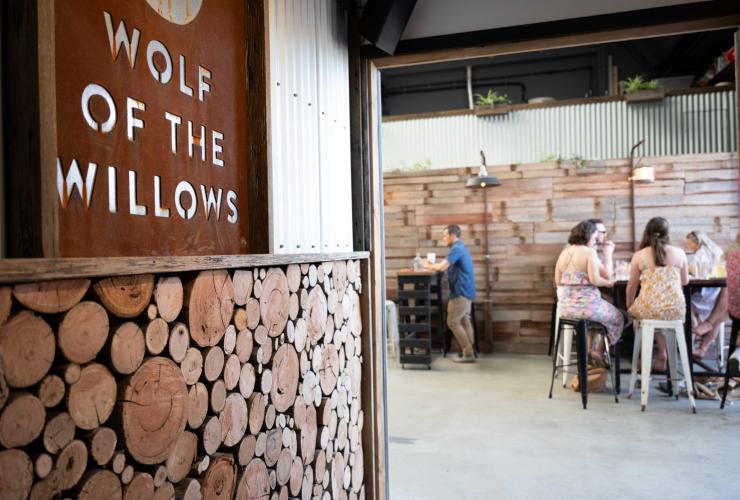 Nội thất của taproon tại Wolf of the Willows ở Melbourne © Karen Wilson Photography Nội thất của taproon tại Wolf of the Willows ở Melbourne © Karen Wilson Photography