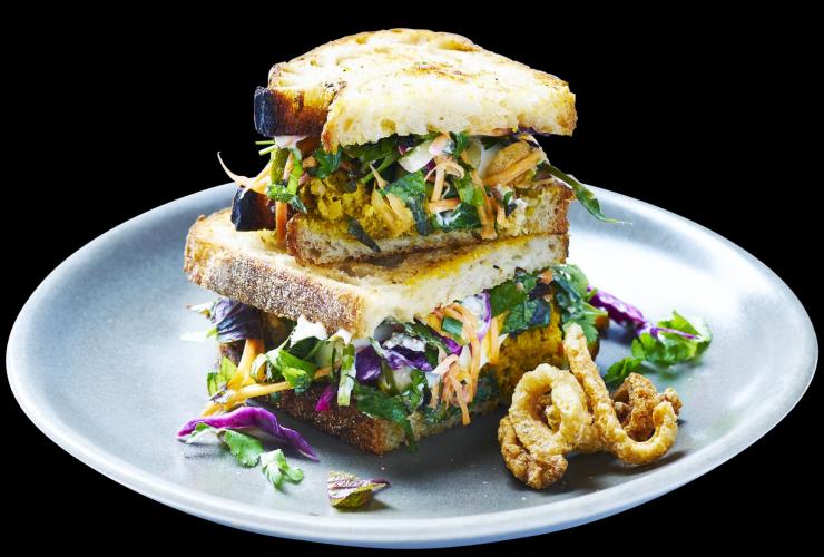 Bánh mì kẹp Nahm prik nuum tại Boon Café, Sydney, NSW © John Paul Urizar và Australian Gourmet Traveller, Bauer Media Bánh mì kẹp Nahm prik nuum tại Boon Café, Sydney, NSW © John Paul Urizar và Australian Gourmet Traveller, Bauer Media