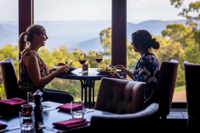Nhà hàng Embers, Fairmont Resort & Spa, Blue Mountains, New South Wales © Destination NSW Nhà hàng Embers, Fairmont Resort & Spa, Blue Mountains, New South Wales © Destination NSW