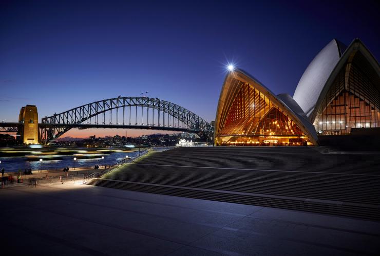 Quang cảnh bên ngoài nhà hàng Bennelong tại Nhà hát © Opera Sydney Brett Stevens Quang cảnh bên ngoài nhà hàng Bennelong tại Nhà hát © Opera Sydney Brett Stevens