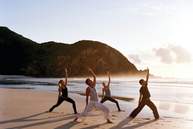 Yoga bình minh Vịnh Byron, NSW © Mike Newling, Du lịch Úc Yoga bình minh Vịnh Byron, NSW © Mike Newling, Du lịch Úc