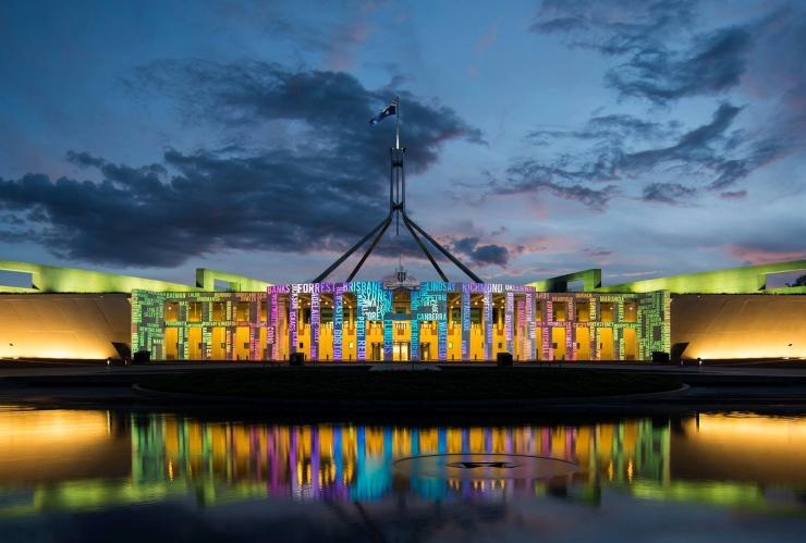 Tòa nhà Quốc hội trong Lễ hội Khai sáng, Canberra, ACT © Martin Ollman Tòa nhà Quốc hội trong Lễ hội Khai sáng, Canberra, ACT © Martin Ollman