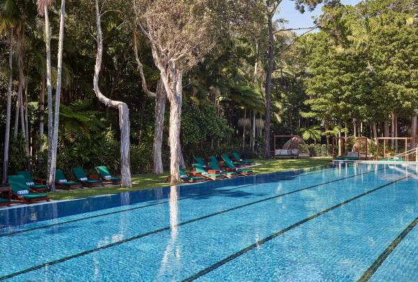 Hồ bơi vô cực tại Crystalbrook Byron ở Vịnh © Byron Crystalbrook Byron