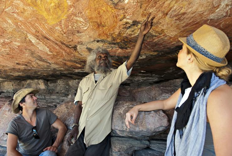 參加Lords Kakadu &amp; Arnhemland Safaris探索部分不對公衆開放的古老岩畫藝術©Shaana McNaught