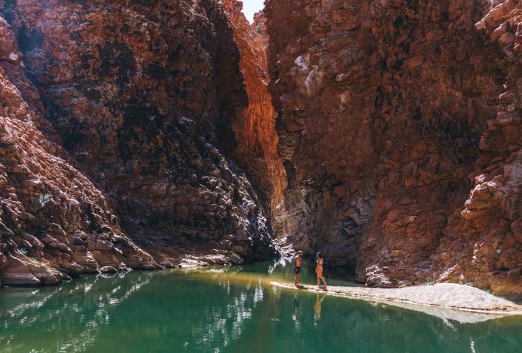 北領地西麥克唐奈爾國家公園雷德班克峽谷（Redbank Gorge）©Jess Caldwell &amp; Luke Riddle/北領地旅遊局