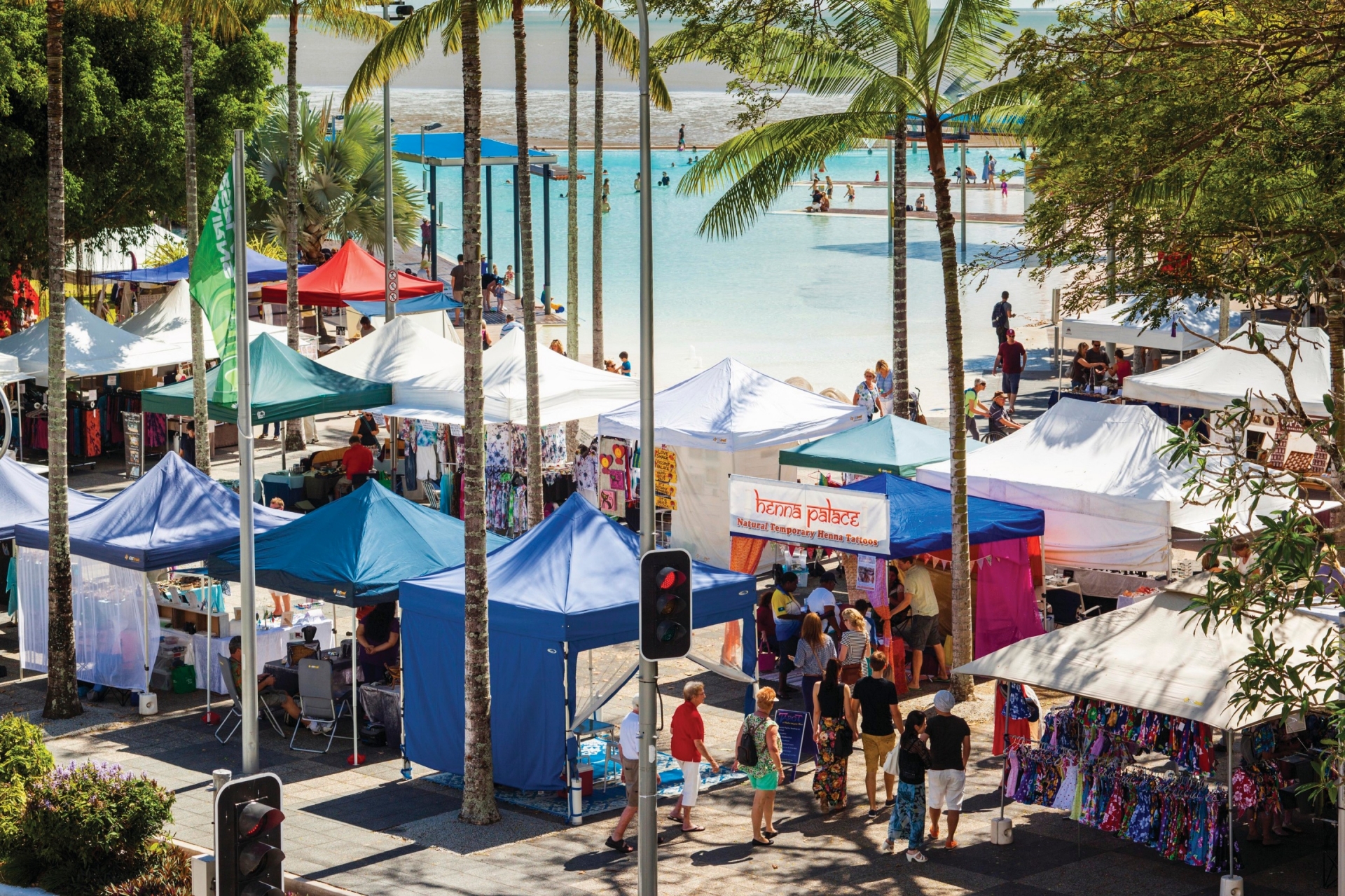 昆士蘭州開恩茲的開恩茲海濱大道（Cairns Esplanade）©Andrew Watson