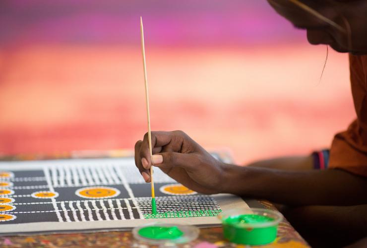 Maruku Arts, Uluru-Kata Tjuta National Park, Northern Territory © Tourism Australia/NTCB