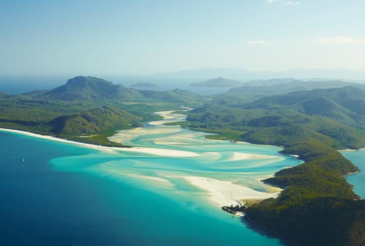 Whitehaven Beach, Whitsunday Island, QLD ©  Tourism Australia