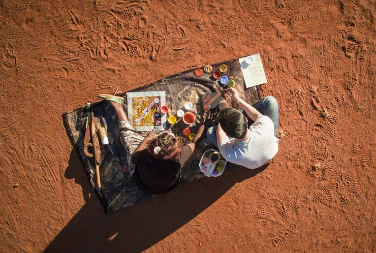 Maruku Arts, Uluru Kata-Tjuta National Park, Northern Territory © Tourism NT/Archie Sartracom