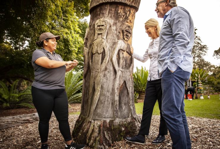 Aboriginal tours, The Royal Botanic Garden Sydney, New South Wales © Tourism Australia