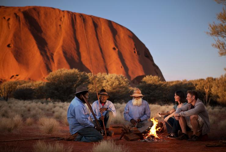 Uluru Aboriginal Tours, Uluru-Kata Tjuta National Park, NT © Tourism Australia