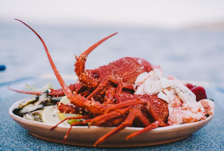 Tasmanian Seafood Seduction tour, Bruny Island, Tasmania ©  Tourism Australia