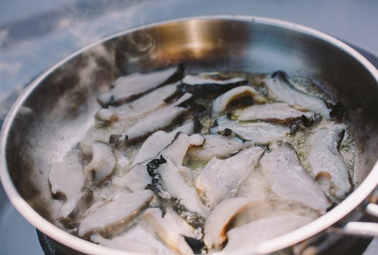 Tasmanian Seafood Seduction tour, Bruny Island, Tasmania ©  Tourism Australia