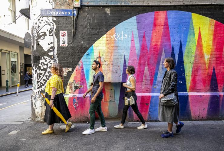 Hidden Secrets Walking Tour, Degraves Street, Melbourne, Victoria © Tourism Australia