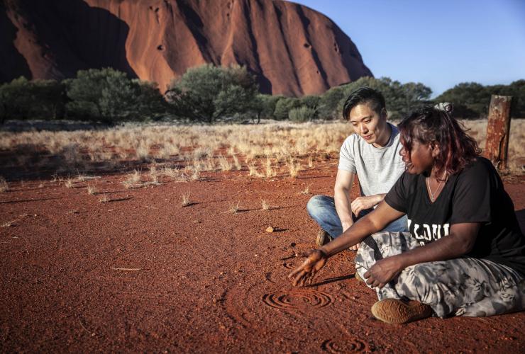 Maruku Arts, Uluru Kata-Tjuta National Park, Northern Territory © Tourism Australia