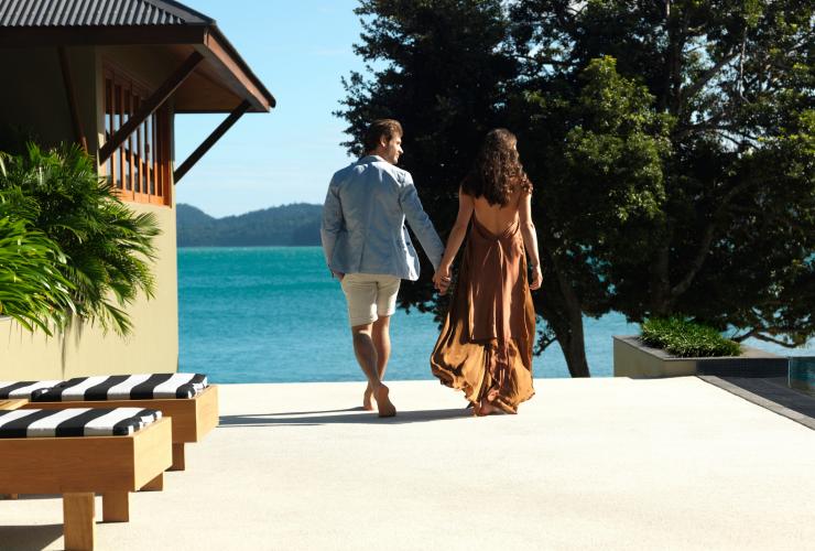 Couple strolling at qualia, Hamilton Island, QLD © Jason Loucas