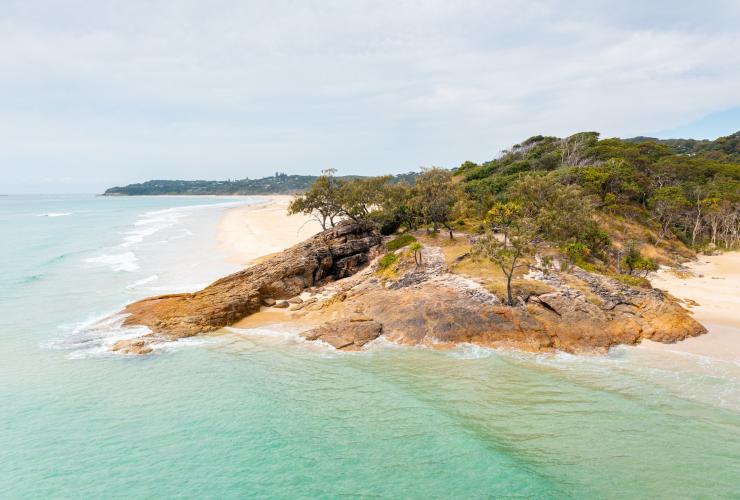 Yura Tours, Adder Rock, North Stradbroke Island, Queensland © Tourism and Events Queensland
