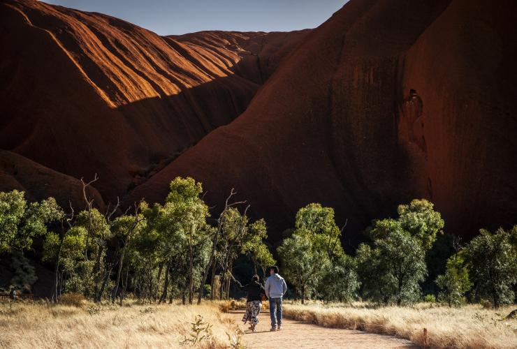 Maruku Arts, Uluru Kata Tjuta National Park, Northern Territory © Tourism Australia