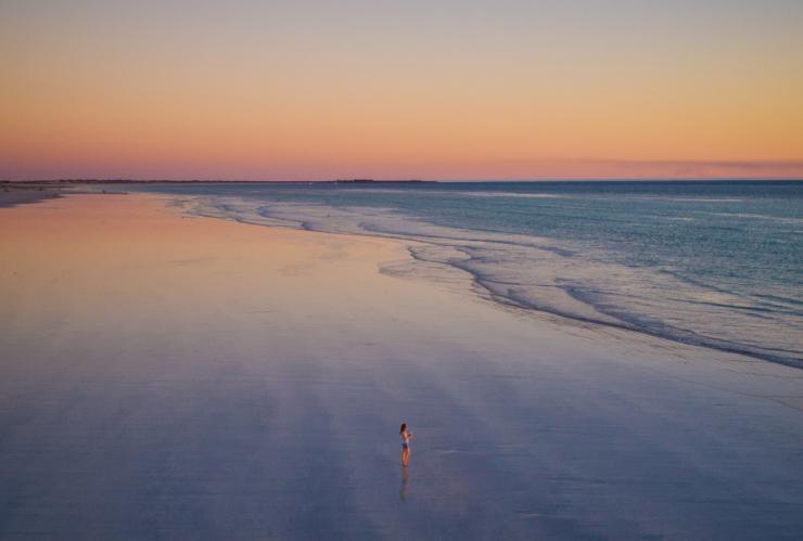 Cable Beach, Broome, Western Australia © Tourism Australia