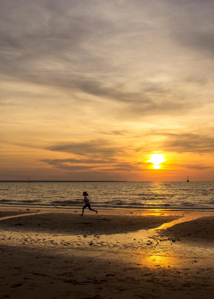 Mindil Beach, Darwin, Northern Territory © Tourism Australia