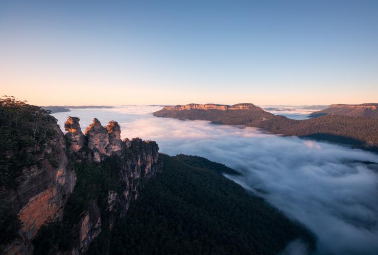 ニュー・サウス・ウェールズ州、ブルー・マウンテンズ、スリー・シスターズ © Tourism Australia
