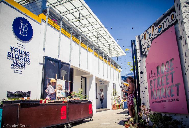 ビクトリア州、メルボルン、フィッツロイ、ローズ・ストリート・アーティスト・マーケット © Charles Gerber/Rose Street Artists' Market