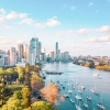 植物園とブリスベン市街の上空からの眺め © Clive D'Silva/Tourism and Events Queensland