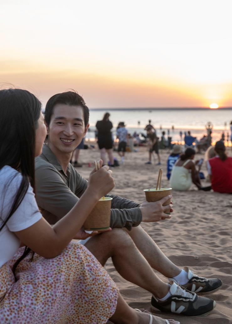 ノーザンテリトリー、ダーウィン、ミンディル・ビーチ・サンセット・マーケット © Tourism NT/Helen Orr
