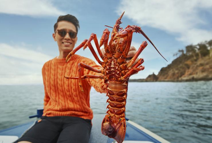 タスマニア州、ブルーニー島、ペニコット・ワイルダネス・ジャーニーズ、シーフード・セダクション © Tourism Australia