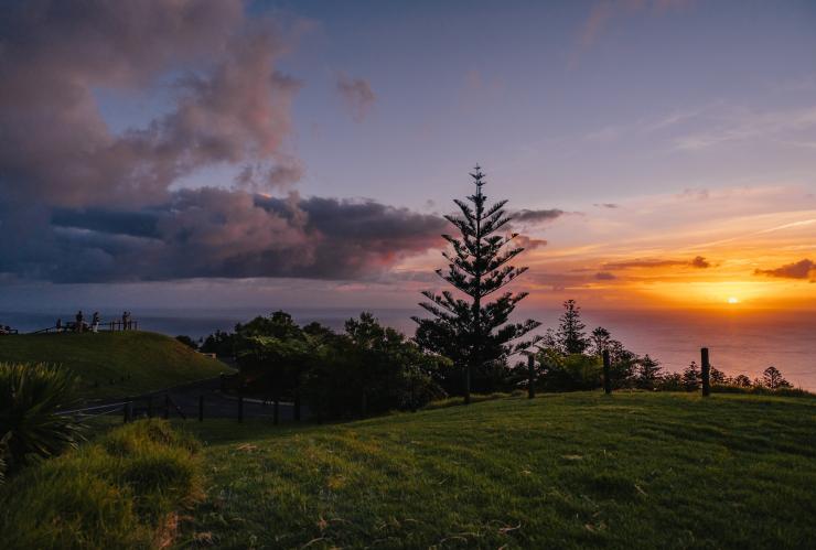 ノーフォーク島、パピーズ・ポイント、夕日 © Tourism Australia