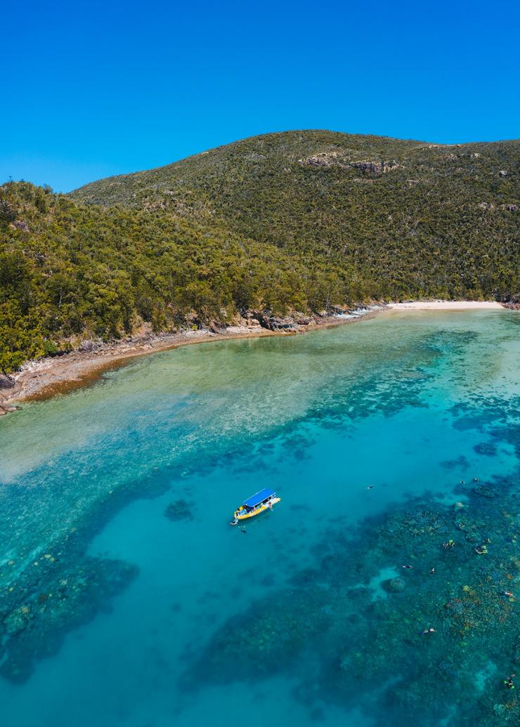 クイーンズランド州、ウィットサンデー諸島、オーシャン・ラフティング © Tourism Australia
