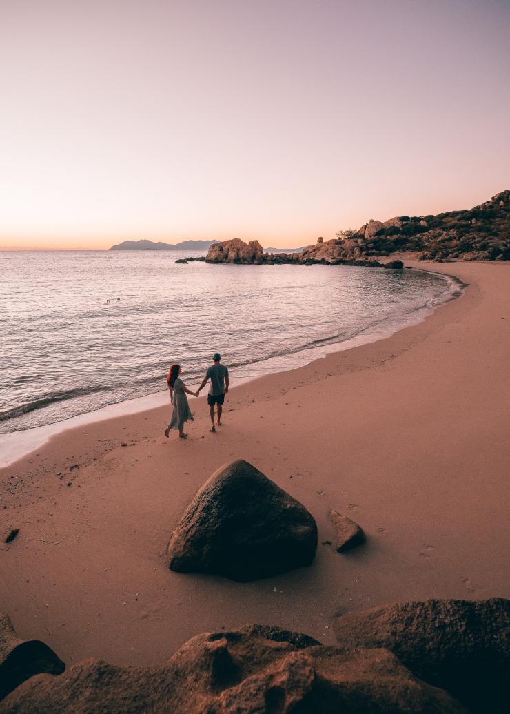 クイーンズランド州、ウィットサンデー諸島、ホースシュー・ベイ © Tourism and Events Queensland