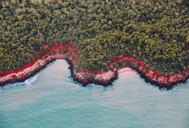 ノーザンテリトリー、ティウィ諸島、レインボービーチ © Tourism NT/Elise Cook