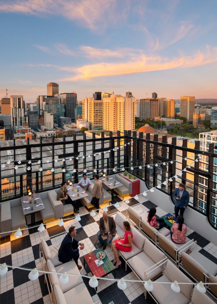 南オーストラリア州、アデレード、メリーメーカー・ルーフトップ・バー © Hotel Indigo Adelaide