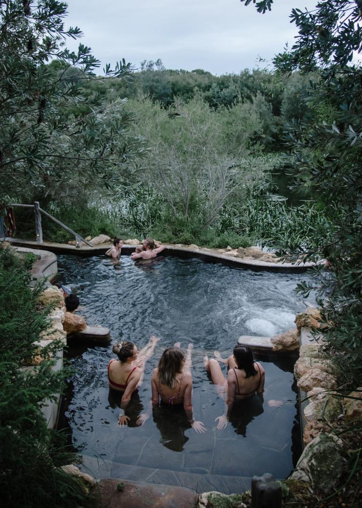 ビクトリア州、ペニンシュラ・ホットスプリングス © Peninsula Hot Springs