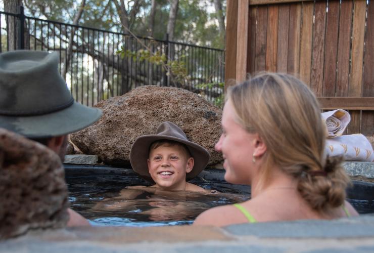 クイーンズランド州、サバンナ・ウェイ、タラルー・ホット・スプリングス © Tourism and Events Queensland